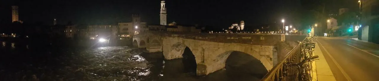 Apartamento Palazzo Ponte Pietra Verona Italia